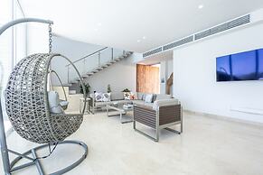 Tropical Villa w Pool Dock Access