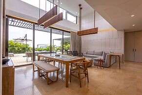 Coastal Villa w Dock Access Pools