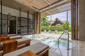Coastal Villa w Dock Access Pools