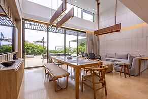 Coastal Villa w Dock Access Pools