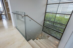 Coastal Villa w Dock Access Pools