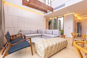 Coastal Villa w Dock Access Pools