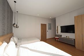 La villa luxury suites