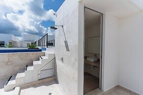Modern and Bright Rooftop Pools gym Cowork