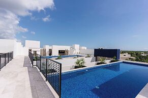 Modern and Bright Rooftop Pools gym Cowork
