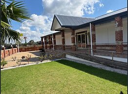 Marulan Motor Inn