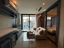 1BR with Rooftop Pool & Gym  C191