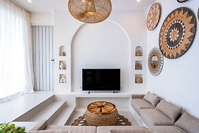 Ocean Castle Berawa Villa
