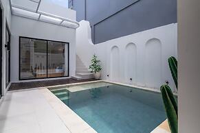 Ocean Castle Berawa Villa