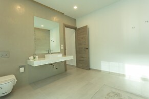 3BR Villa Hill Views Saltwater Pool V133