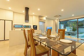 3BR Villa Hill Views Saltwater Pool V133