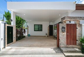 3BR Retreat Pool Garden Jacuzzi V187