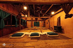 Dinh Đá H'Mông - Karsterly Rock Lodge