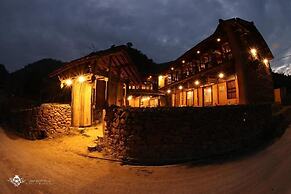Dinh Đá H'Mông - Karsterly Rock Lodge