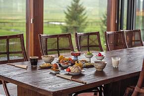 Hongyuan Weilu Nomadic Luxury Camp