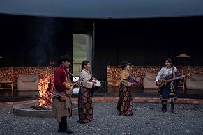 Hongyuan Weilu Nomadic Luxury Camp