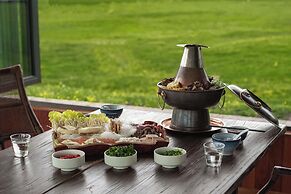 Hongyuan Weilu Nomadic Luxury Camp
