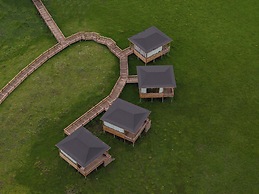 Hongyuan Weilu Nomadic Luxury Camp