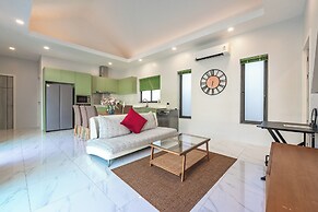 3BR Walk to Beach 7 Min to Beach V189