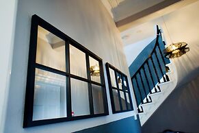Boutique Apartment - Sleeps 6 & Free Parking