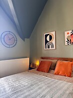 Boutique Apartment - Sleeps 6 & Free Parking