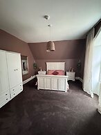 Boutique Apartment - Sleeps 6 & Free Parking
