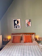 Boutique Apartment - Sleeps 6 & Free Parking