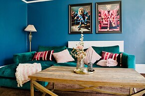 Boutique Apartment - Sleeps 6 & Free Parking
