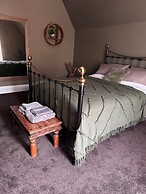 Boutique Apartment - Sleeps 6 & Free Parking