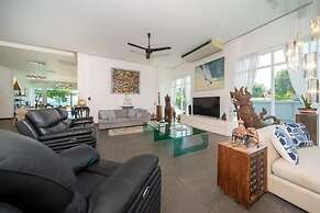 SeaView Villa Private Pool Table V195