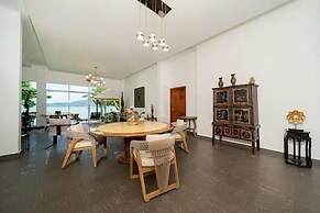 SeaView Villa Private Pool Table V195