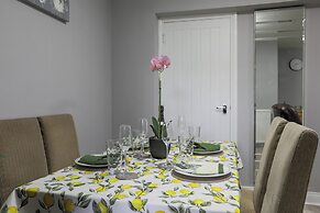House -sleeps 8, Parking, Suitable for Contractors