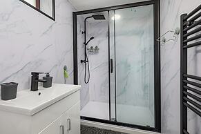 House -sleeps 8, Parking, Suitable for Contractors