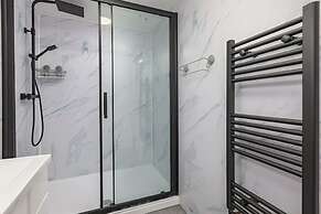 House -sleeps 8, Parking, Suitable for Contractors