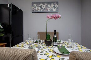 House -sleeps 8, Parking, Suitable for Contractors