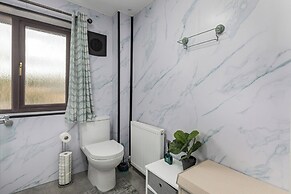 House -sleeps 8, Parking, Suitable for Contractors