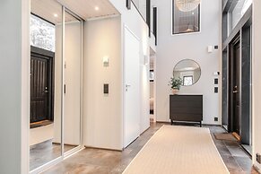 Villa Ailo - Quality Villa with Sauna & Jacuzzi