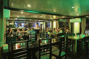 Oasis Bay Party Cruise