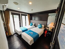 Oasis Bay Party Cruise