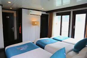 Oasis Bay Party Cruise