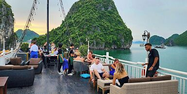 Oasis Bay Party Cruise