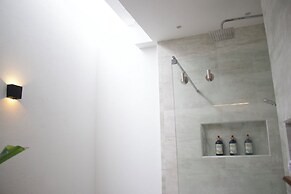 Oshi Boutique