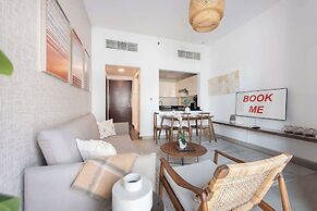 Dubai Marina Sleeps 3 Very Close to the Beach