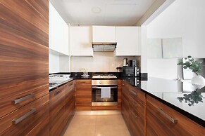 Dubai Marina Sleeps 3 Very Close to the Beach