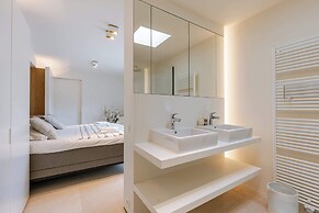 Charming Chic Stay With Garden Views Parking