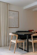 Charming Chic Stay With Garden Views Parking