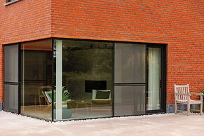 Charming Chic Stay With Garden Views Parking