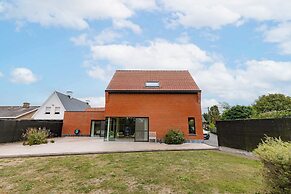 Charming Chic Stay With Garden Views Parking