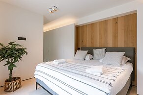 Charming Chic Stay With Garden Views Parking