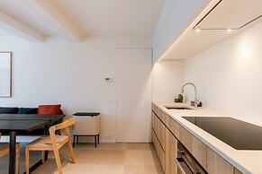Charming Chic Stay With Garden Views Parking